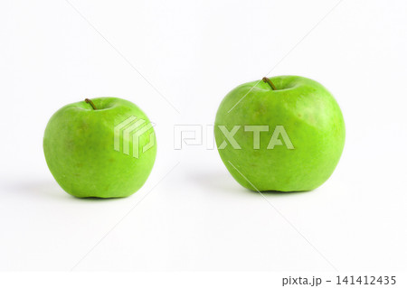 Green apples isolated on white background Green apples isolated on white background 141412435