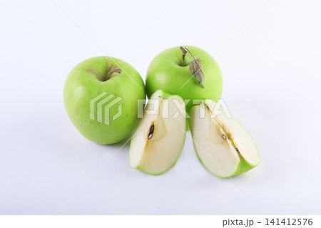fresh green apples isolated on white background fresh green apples isolated on white background 141412576