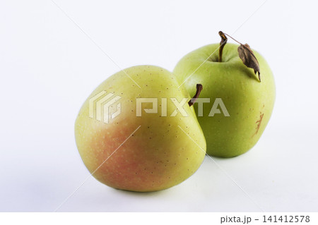 apples isolated on white background apples isolated on white background 141412578