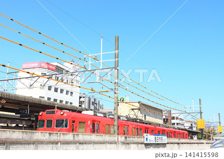 愛知県豊田市、名鉄豊田市駅に停車する電車の風景 愛知県豊田市、名鉄豊田市駅に停車する電車の風景 141415598
