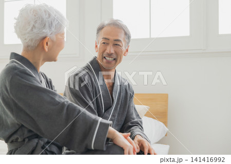 寝室のシニア夫婦 寝室のシニア夫婦 141416992