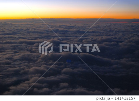 飛行機から見た雲の世界 141418157