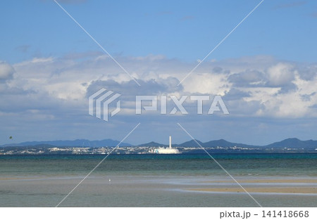 伊計島に向かう道から見た海 伊計島に向かう道から見た海 141418668