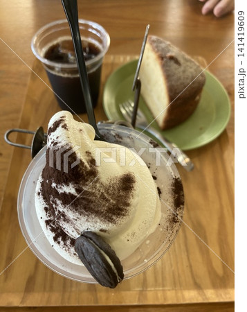 東尋坊のカフェで食べたクリームコーヒーとケーキ 東尋坊のカフェで食べたクリームコーヒーとケーキ 141419609