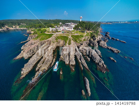 福井県・東尋坊を空撮した柱状節理の絶景と日本海 141419798