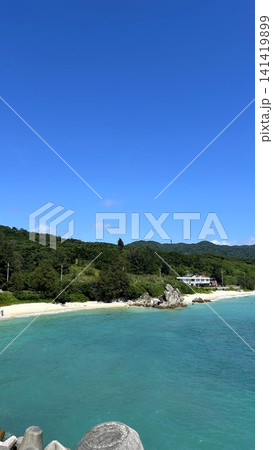 透明度の高い瀬底島アンチ浜の遠浅の海 透明度の高い瀬底島アンチ浜の遠浅の海 141419899