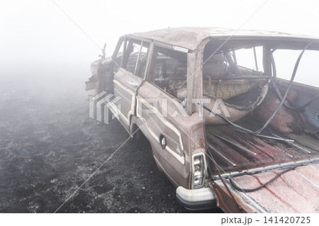 富士山に放置された車 富士山に放置された車 141420725