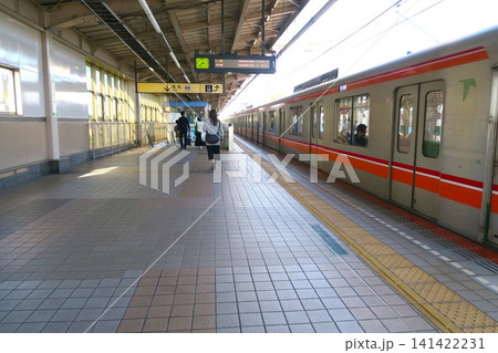 飯山満駅を出る東葉高速線車両 千葉 飯山満駅を出る東葉高速線車両 千葉 141422231