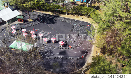 遊園地のゴーカートコースを空撮 遊園地のゴーカートコースを空撮 141424234