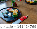 お正月に食べる伝統的なおせち料理 141424769