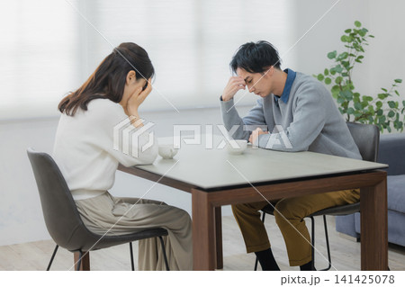 喧嘩する男女 喧嘩する男女 141425078