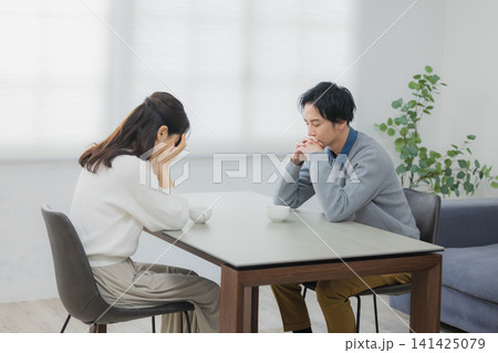 喧嘩する男女 喧嘩する男女 141425079