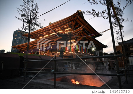 元日の増上寺のお焚き上げ 東京 元日の増上寺のお焚き上げ 東京 141425730