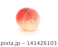 桃　丸ごと1個　明るい背景 141426103