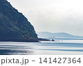 早朝の海岸 141427364