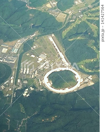 SPring-8の航空写真 兵庫県佐用町にある大型放射光施設の俯瞰風景 141427564
