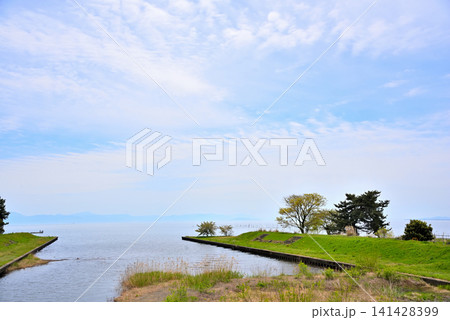 《滋賀県》高島市マキノ町 琵琶湖の風景 《滋賀県》高島市マキノ町 琵琶湖の風景 141428399