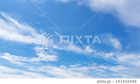 初夏の日の青空と雲の写真 初夏の日の青空と雲の写真 141428499