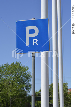 Park and ride blue traffic sign on metal post Park and ride blue traffic sign on metal post 141432085