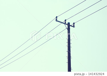 送電線 電信柱 送電線 電信柱 141432924