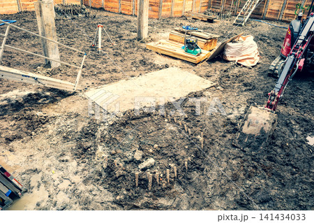 ビル建て替え地下の基礎工事 b-3 暖色寒色強調 ビル建て替え地下の基礎工事 b-3 暖色寒色強調 141434033
