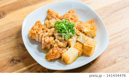 鶏肉のみぞれ煮 厚揚げ入りの和風おかず 鶏肉のみぞれ煮 厚揚げ入りの和風おかず 141434476