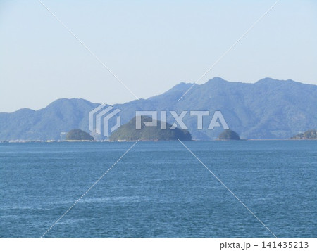 熊本県天草市御所浦町、青く美しい御所浦の海 熊本県天草市御所浦町、青く美しい御所浦の海 141435213