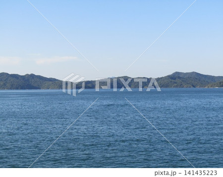 熊本県天草市御所浦町、青く美しい御所浦の海 熊本県天草市御所浦町、青く美しい御所浦の海 141435223