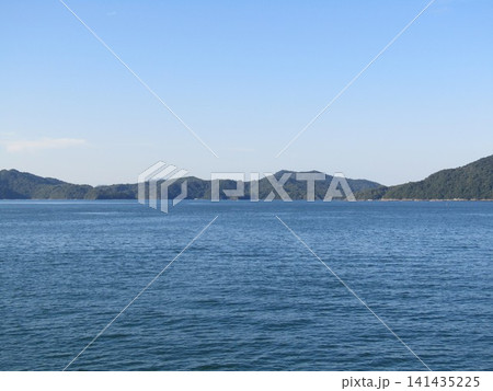 熊本県天草市御所浦町、青く美しい御所浦の海 141435225