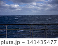 三角波が立ち始め厚い雲が出現する太平洋・父島 141435477