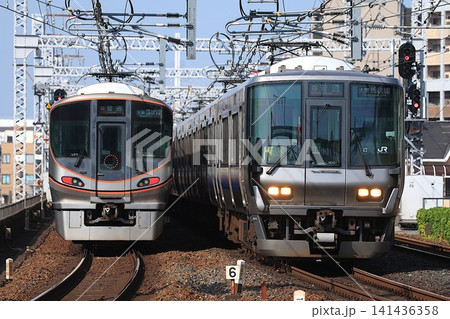 【JR西日本】323系と223系2500番台(大阪環状線:野田駅) 【JR西日本】323系と223系2500番台(大阪環状線:野田駅) 141436358
