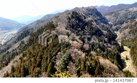 但馬国 山城「八木城」の空撮 曲輪と石垣の様子 但馬国 山城「八木城」の空撮 曲輪と石垣の様子 141437067