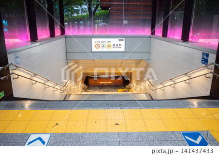 早朝の銀座駅 早朝の銀座駅 141437433