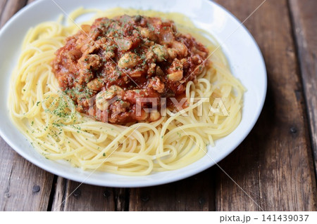大豆とたっぷりキノコで作った自家製ミートソーススパゲティ 141439037