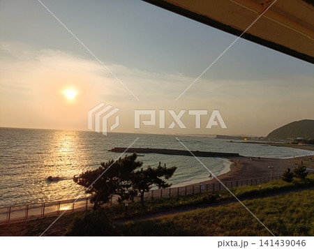 海の向こうに沈む太陽 海の向こうに沈む太陽 141439046