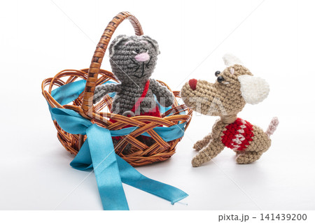 Knitted wool cats and dogs on a white background Knitted wool cats and dogs on a white background 141439200