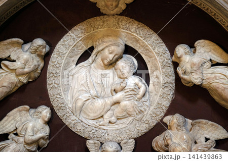 Madonna with four angels, Tomb of Filippo Strozzi, marble, by Benedetto da Majano, Santa Maria Novella Principal Dominican church in Florence, Italy Madonna with four angels, Tomb of Filippo Strozzi, marble, by Benedetto da Majano, Santa Maria Novella Principal Dominican church in Florence, Italy 141439863