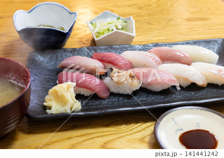 美味しい寿司盛り合わせ 美味しい寿司盛り合わせ 141441242