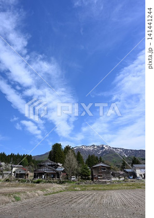 下田の里山風景と粟ヶ岳(新潟県三条市) 下田の里山風景と粟ヶ岳(新潟県三条市) 141441244