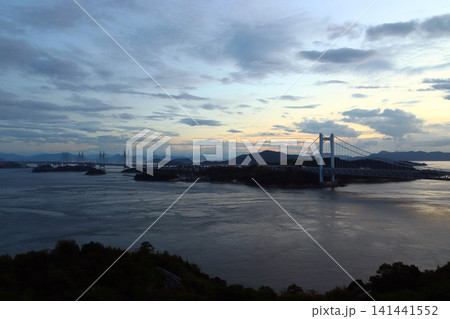 夕暮れの鷲羽山展望台にて(岡山県倉敷市) 夕暮れの鷲羽山展望台にて(岡山県倉敷市) 141441552
