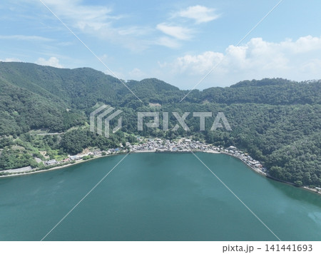 【空撮】奥琵琶湖パークウェイと菅浦の絶景夏風景 【空撮】奥琵琶湖パークウェイと菅浦の絶景夏風景 141441693
