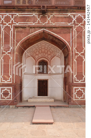 Architecture detail inside the Humayun's Tomb, built by Hamida Banu Begun in 1565-72, Delhi, India Architecture detail inside the Humayun's Tomb, built by Hamida Banu Begun in 1565-72, Delhi, India 141442457