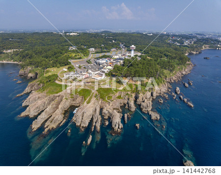 福井県・東尋坊を空撮した柱状節理の絶景と日本海 福井県・東尋坊を空撮した柱状節理の絶景と日本海 141442768