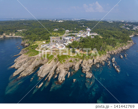 福井県・東尋坊を空撮した柱状節理の絶景と日本海 141442769