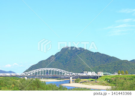 岐阜県岐阜市、忠節橋と金華山の風景 141443366