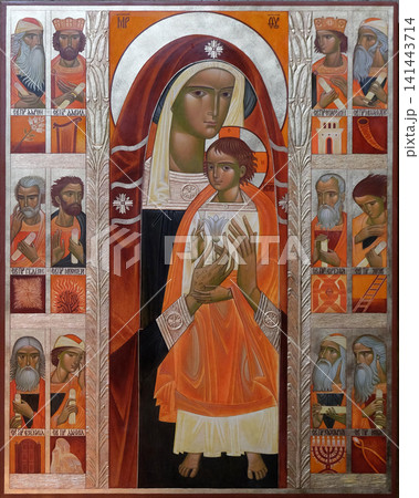 Virgin Mary with baby Jesus surrounded by saints, icon in Notre Dame Cathedral, Paris, UNESCO World Heritage Site in Paris Virgin Mary with baby Jesus surrounded by saints, icon in Notre Dame Cathedral, Paris, UNESCO World Heritage Site in Paris 141443714
