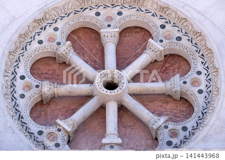 Rosette of the San Michele in Foro Church in Lucca, Italy Rosette of the San Michele in Foro Church in Lucca, Italy 141443968