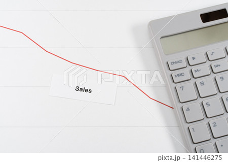 売上が下がっているイメージ 売上が下がっているイメージ 141446275