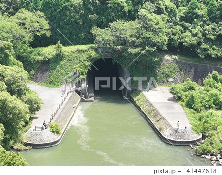 【空撮】余呉川西野放水路と琵琶湖の夏の水辺風景 141447618