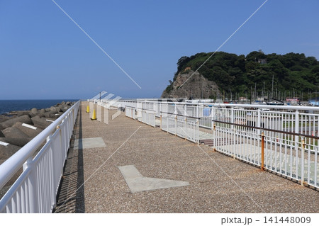 湘南港防波護岸と江の島（神奈川県藤沢市江の島1丁目地先） 141448009